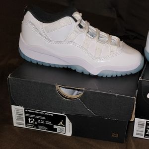 Jordan 11s SIZE 12c White with clear blue bottom